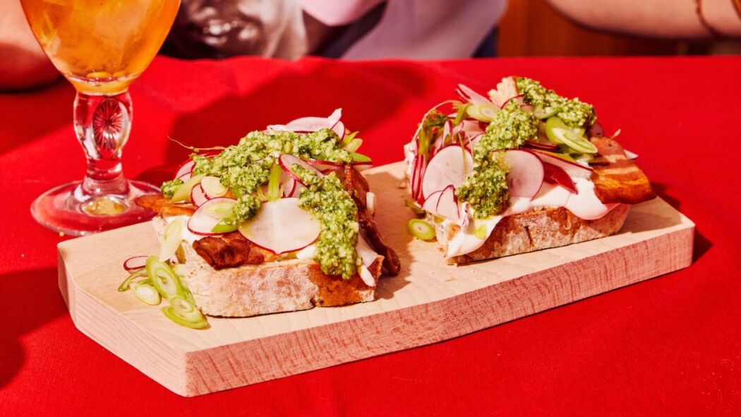 Tartine Au Fromage Blanc Avec Radis Lardons Et Pesto Sofie Dumont