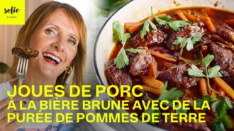 Joues de porc à la bière brune avec de la purée de pommes de terre